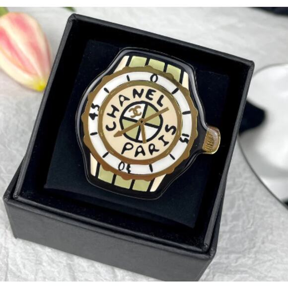 Chanel Watch Face Enamel Brooch Fall/Winter 2023 (CCXX017) - Picture 3 of 5